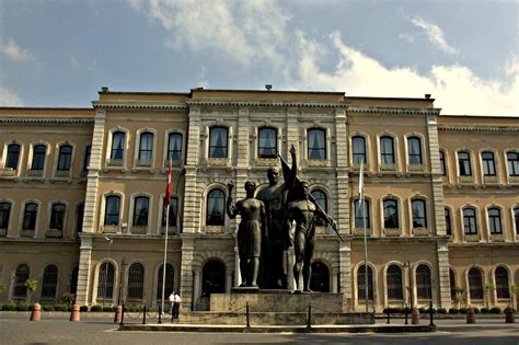 D­ü­n­y­a­n­ı­n­ ­E­n­ ­İ­y­i­ ­5­0­0­ ­Ü­n­i­v­e­r­s­i­t­e­s­i­n­d­e­ ­T­ü­r­k­i­y­e­­d­e­n­ ­T­e­k­ ­O­k­u­l­ ­V­a­r­